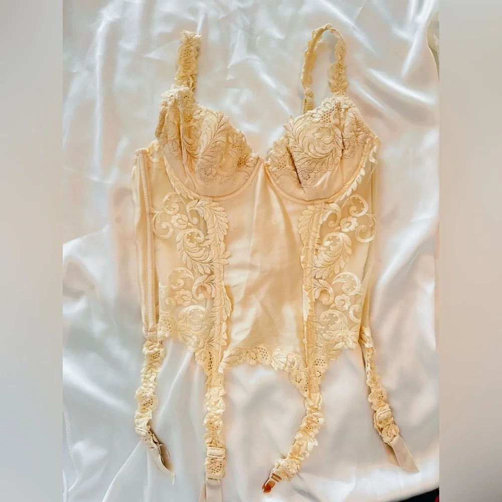 La Perla Gold label Elegant Cream Lace Bustier with garters